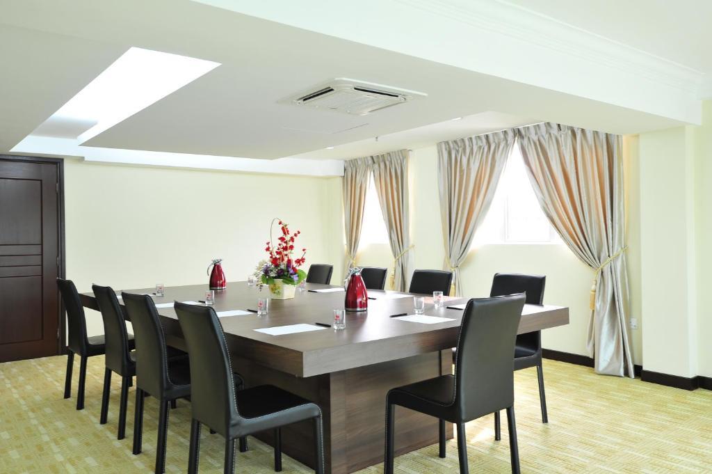 Hallmark Crown Hotel Malacca Exterior foto